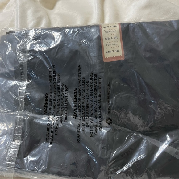 NWT Men's Haggar Classic Fit Black 40x34 Cool 18 Performance plain front - Picture 4 of 5